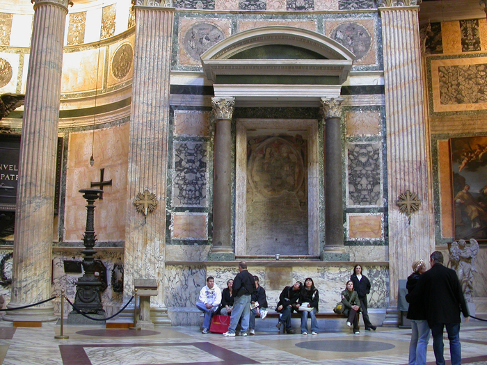 Pantheon, empty recess